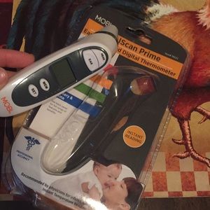 Ear and forehead thermometer